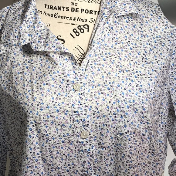 IZOD long roll tab sleeve top. Dainty Blue Floral Cotton. 💯 cotton. - Picture 3 of 9